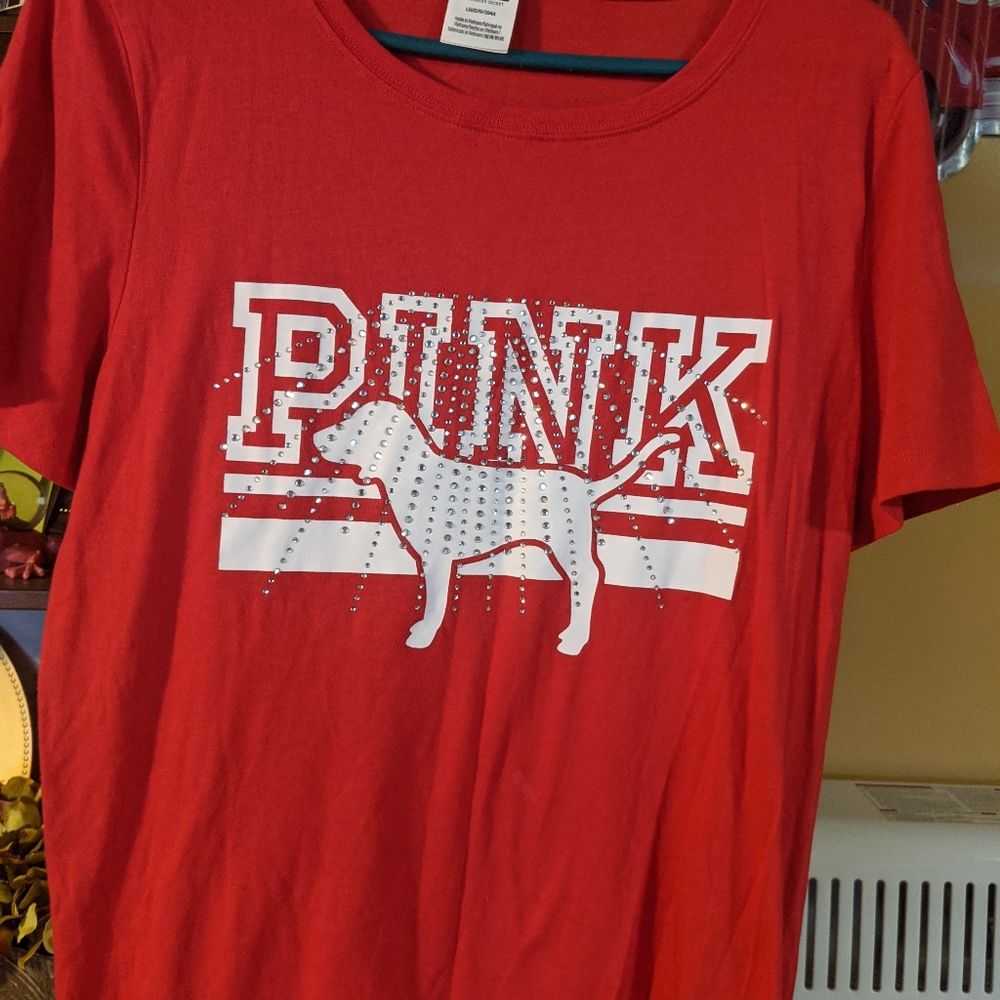 Red tee - Picture 2 of 3